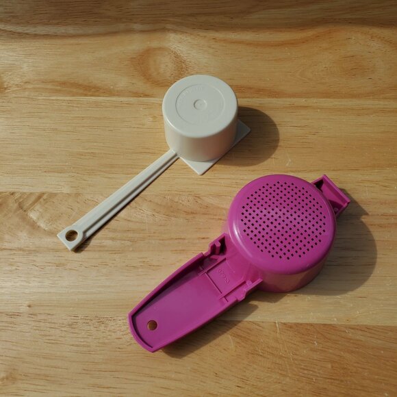 Vintage Tupperware Party Hostess Game Gifts Coffee Scoop, Pink Tea Strainer 1991 - Picture 2 of 5